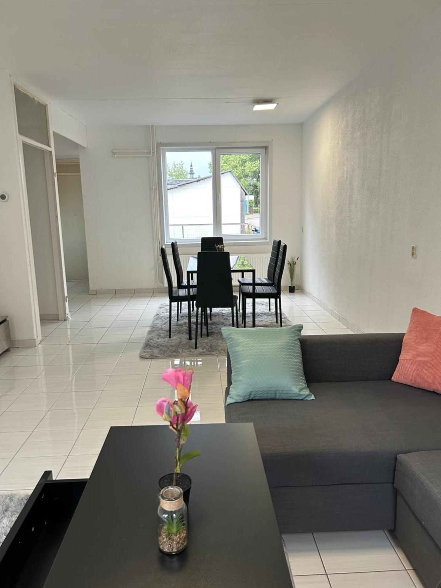 Gorgeous & Spacious House In Heart Of Terneuzen! Homestay *