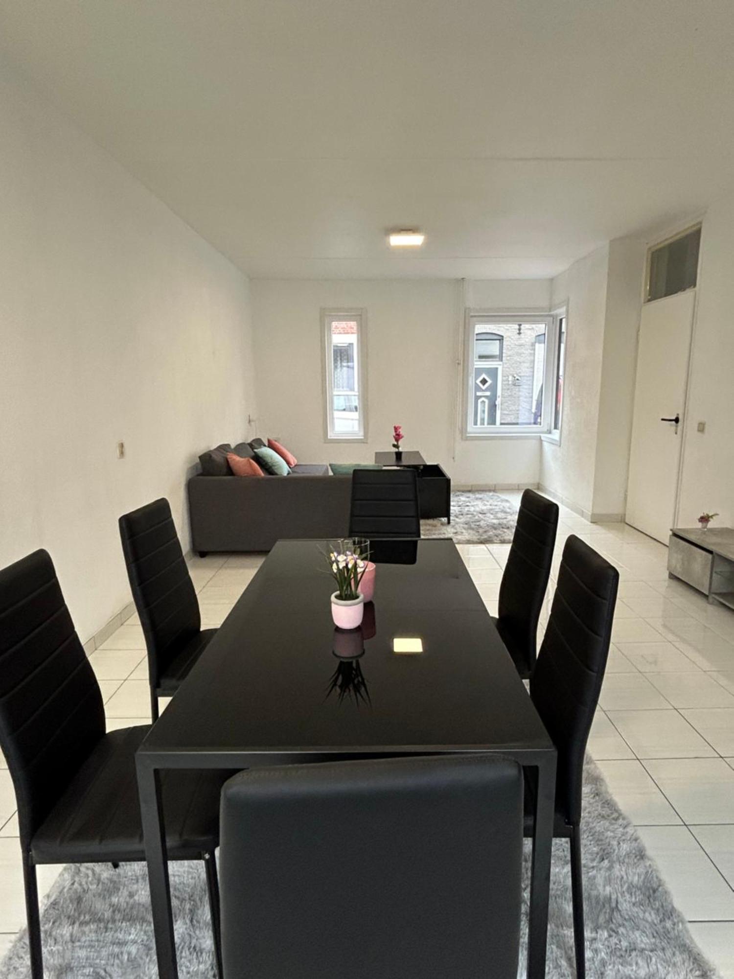 Homestay Gorgeous & Spacious House In Heart Of Terneuzen!